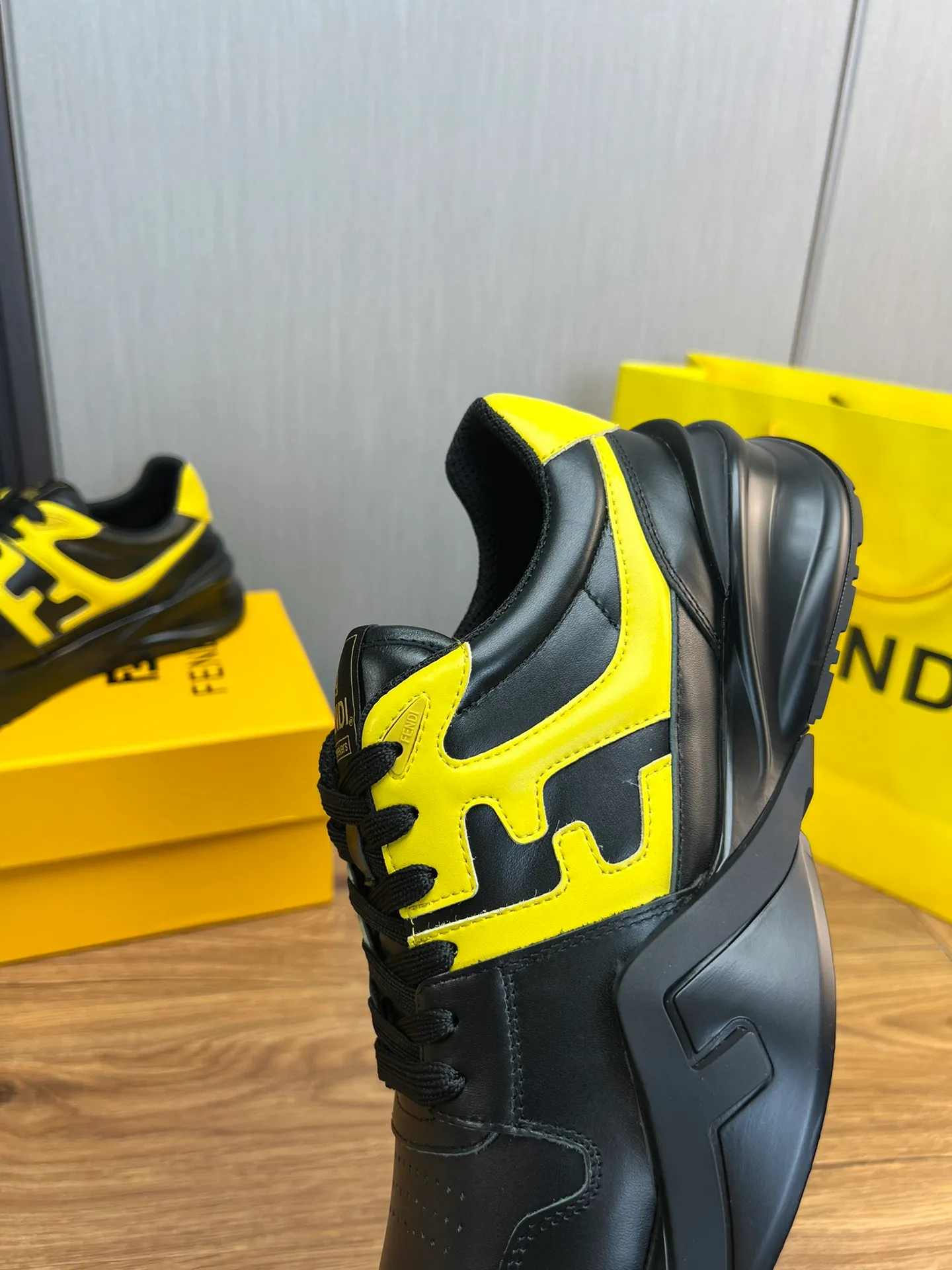 Men's shoes 💰520💰 Fendi [Fendi] hot style is on the market 🔥Fashionable casual men's shoes 🔱 Made of original cowhide + breathable mesh lining + sheepskin feet, perfect shape, top quality, you deserve it 🔜Original outsole, ultra-light, non-slip and wear-resistant 👣 Standard size 38-44 (customized in 45)